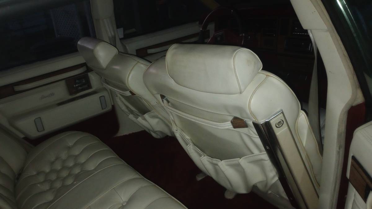 Cadillac-seville-roaster-1984-red-9