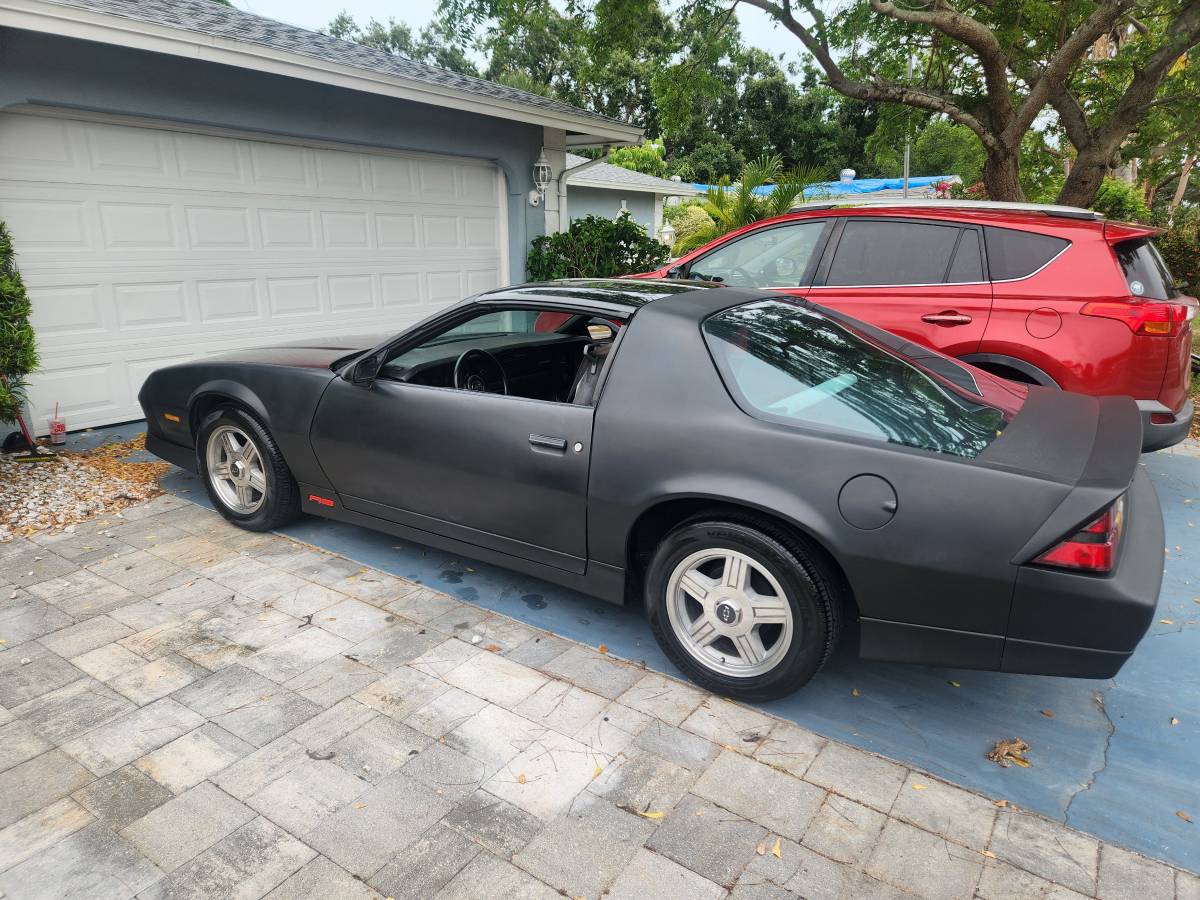 Camaro-1989-black-2