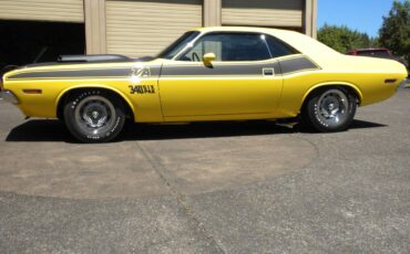 Challenger-ta-1970-yellow-1