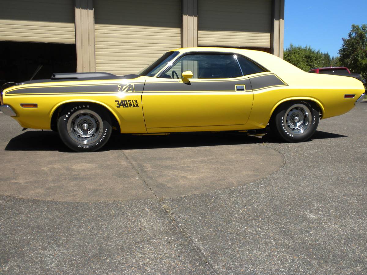 Challenger-ta-1970-yellow-1