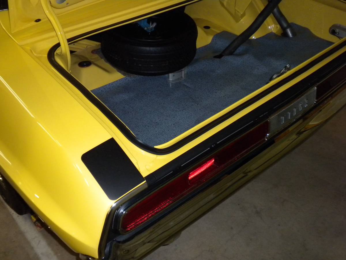 Challenger-ta-1970-yellow-13