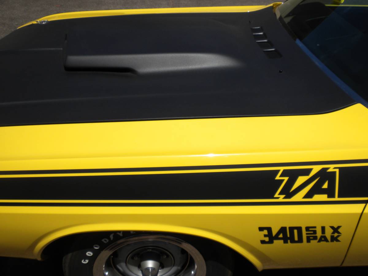 Challenger-ta-1970-yellow-4