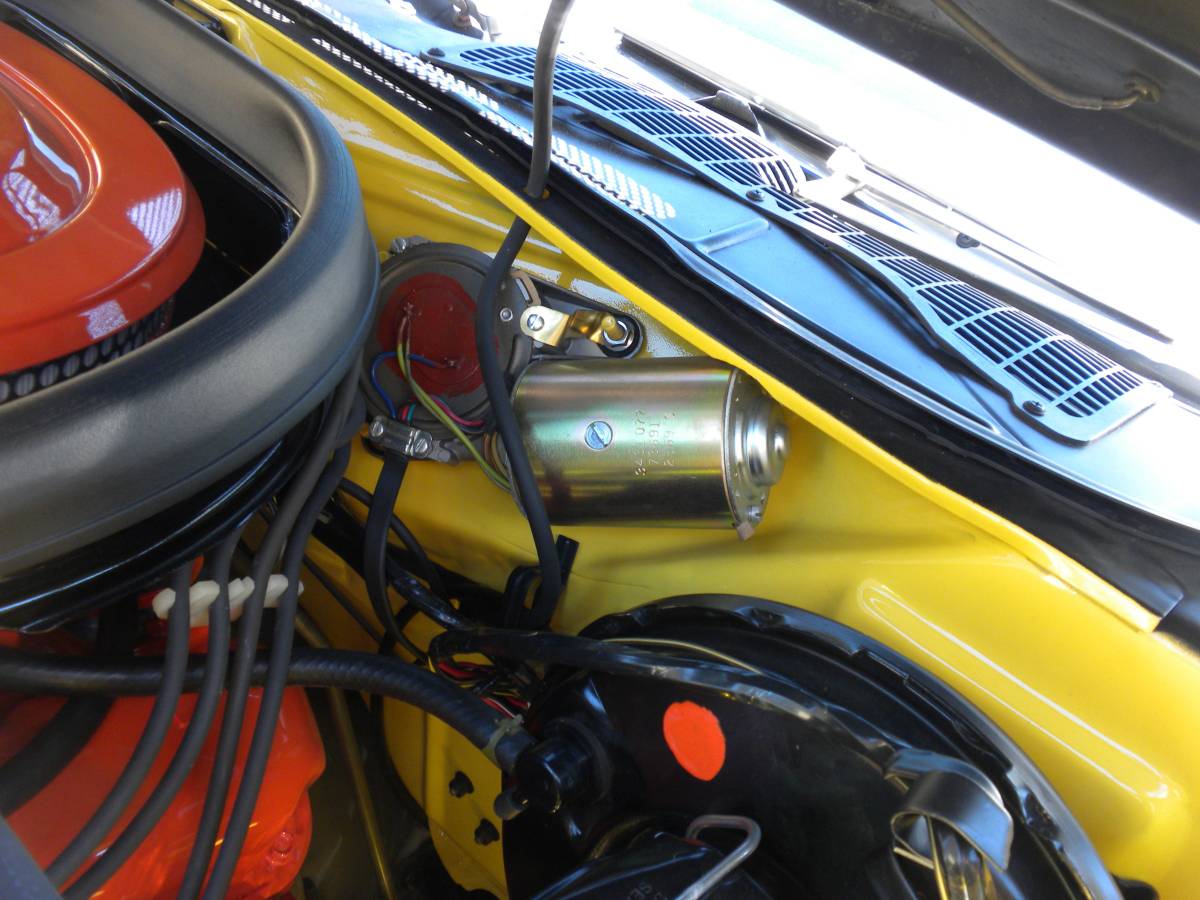 Challenger-ta-1970-yellow-8