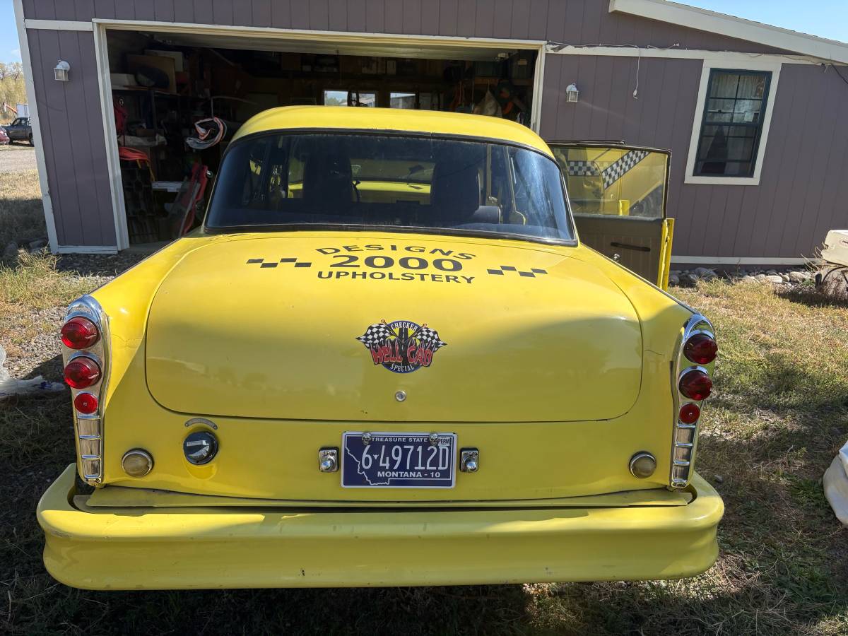 Checker-maratahon-1981-yellow-4