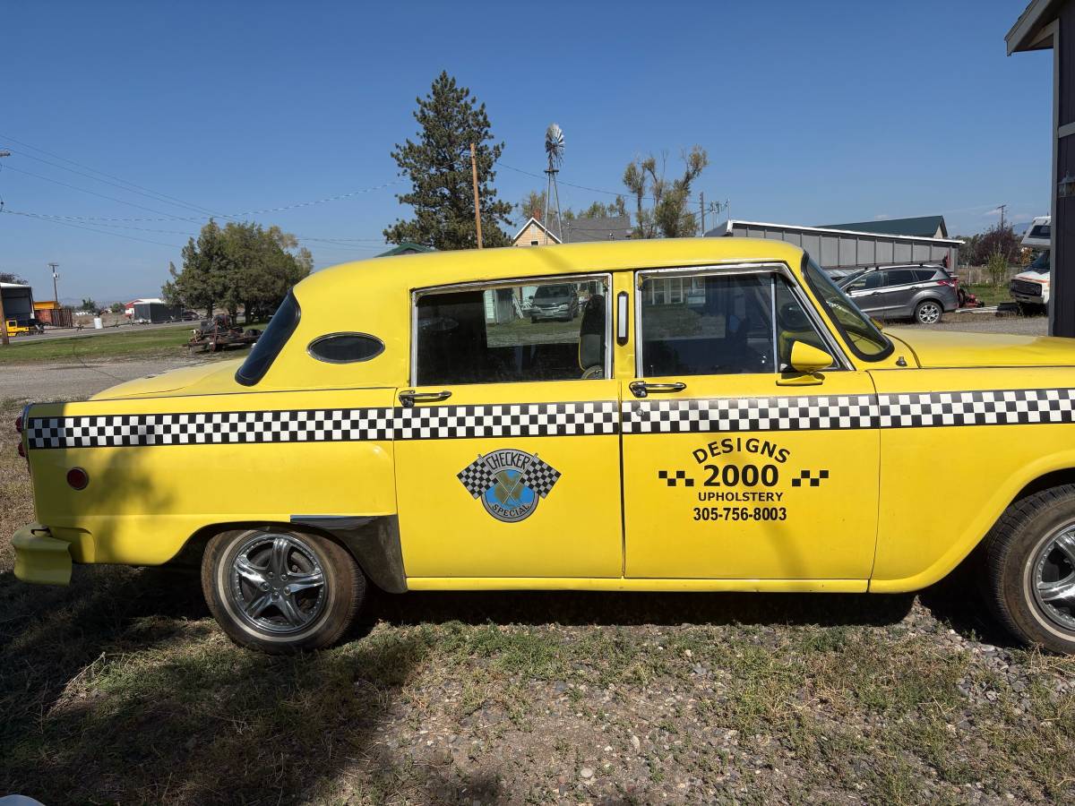 Checker-maratahon-1981-yellow-5