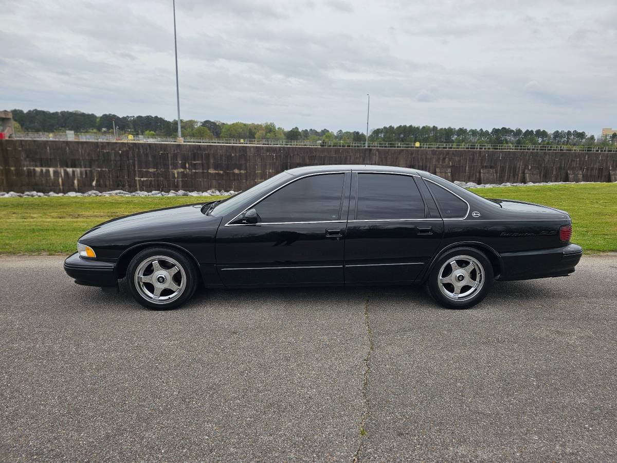 Cherolet-impala-ss-1995-black