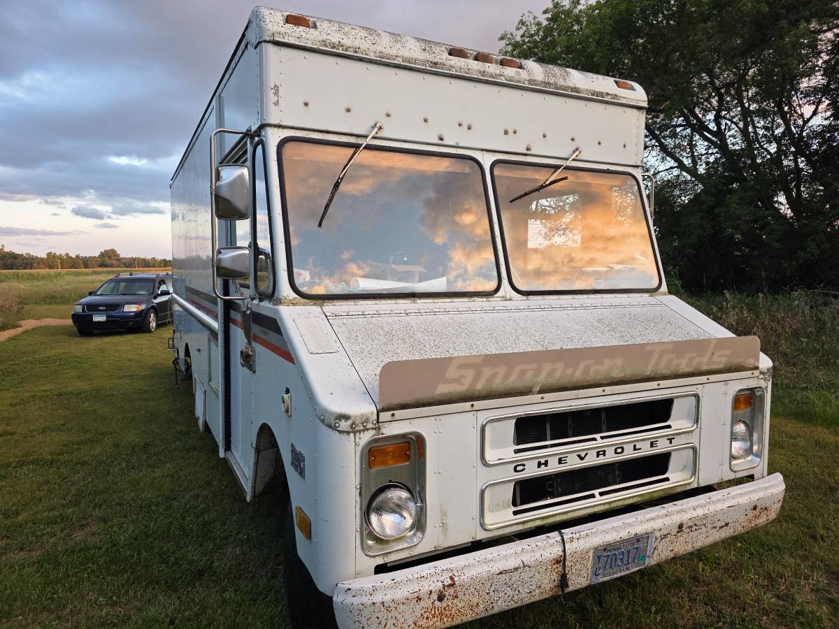 Chev-c30-panel-truck-1988-white-3
