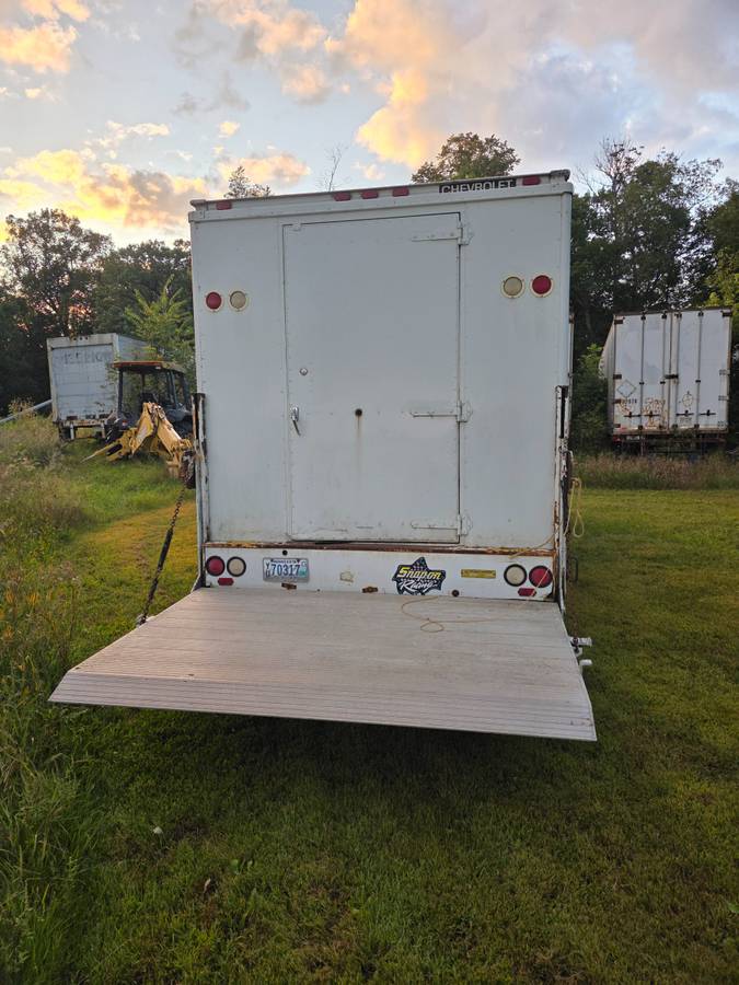 Chev-c30-panel-truck-1988-white-5