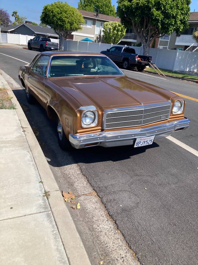 Chevelle-malibu-classic-1974-brown-1