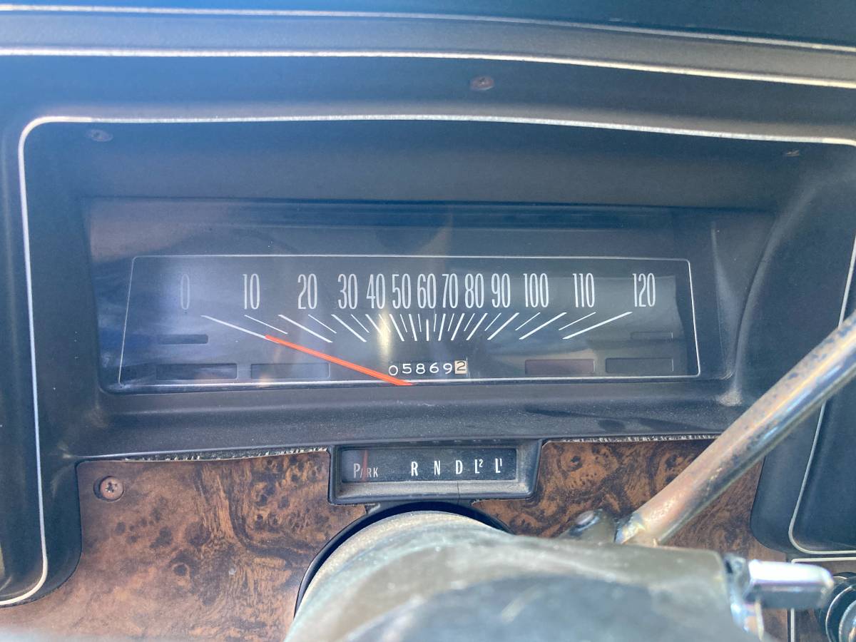 Chevelle-malibu-classic-1974-brown-4