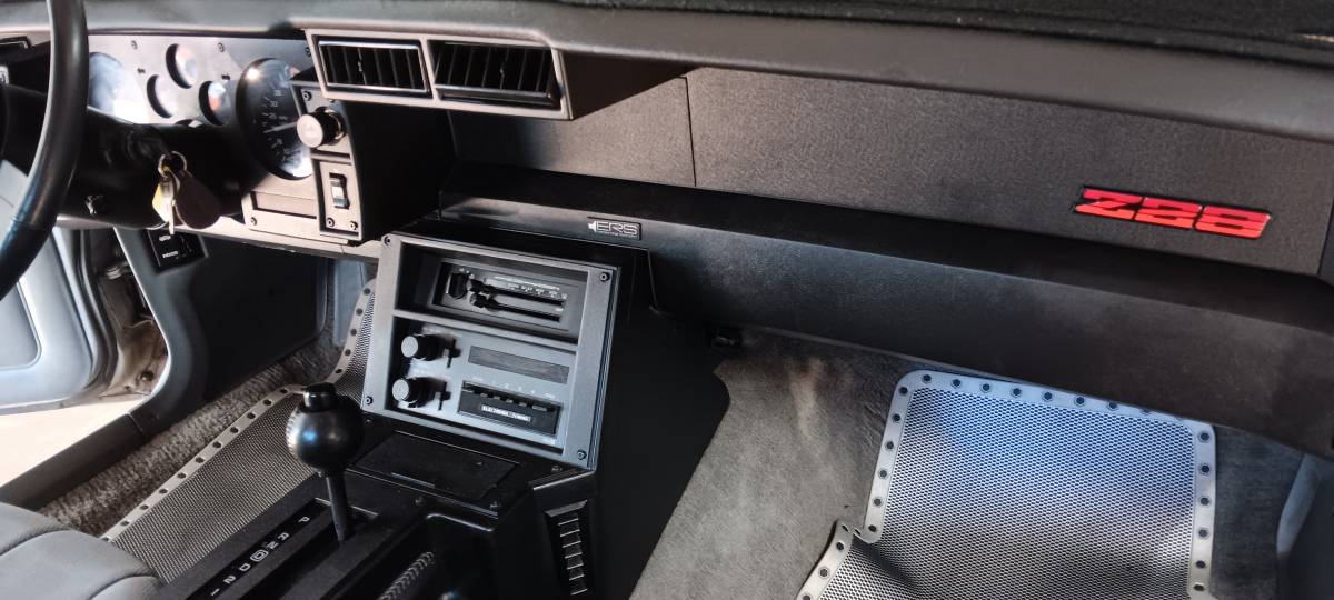 Cheverolet-z28-camaro-1986-silver-4