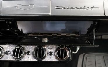 Chevrolet-150-1957-Colonial-Cream-Black-2