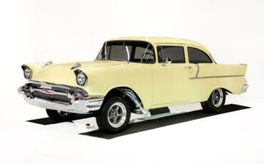Chevrolet-150-1957-Colonial-Cream-Black-22
