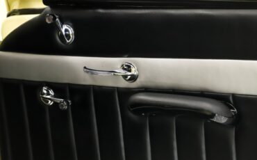 Chevrolet-150-1957-Colonial-Cream-Black-30