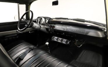 Chevrolet-150-1957-Colonial-Cream-Black-32