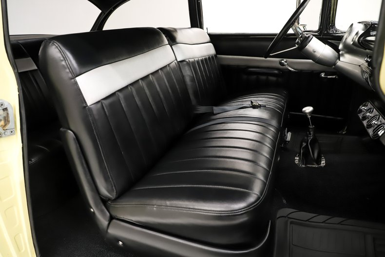 Chevrolet-150-1957-Colonial-Cream-Black-34