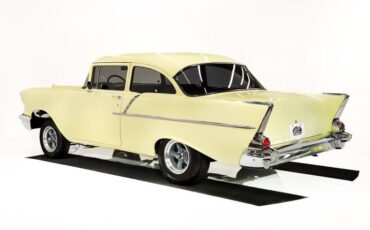Chevrolet-150-1957-Colonial-Cream-Black-7