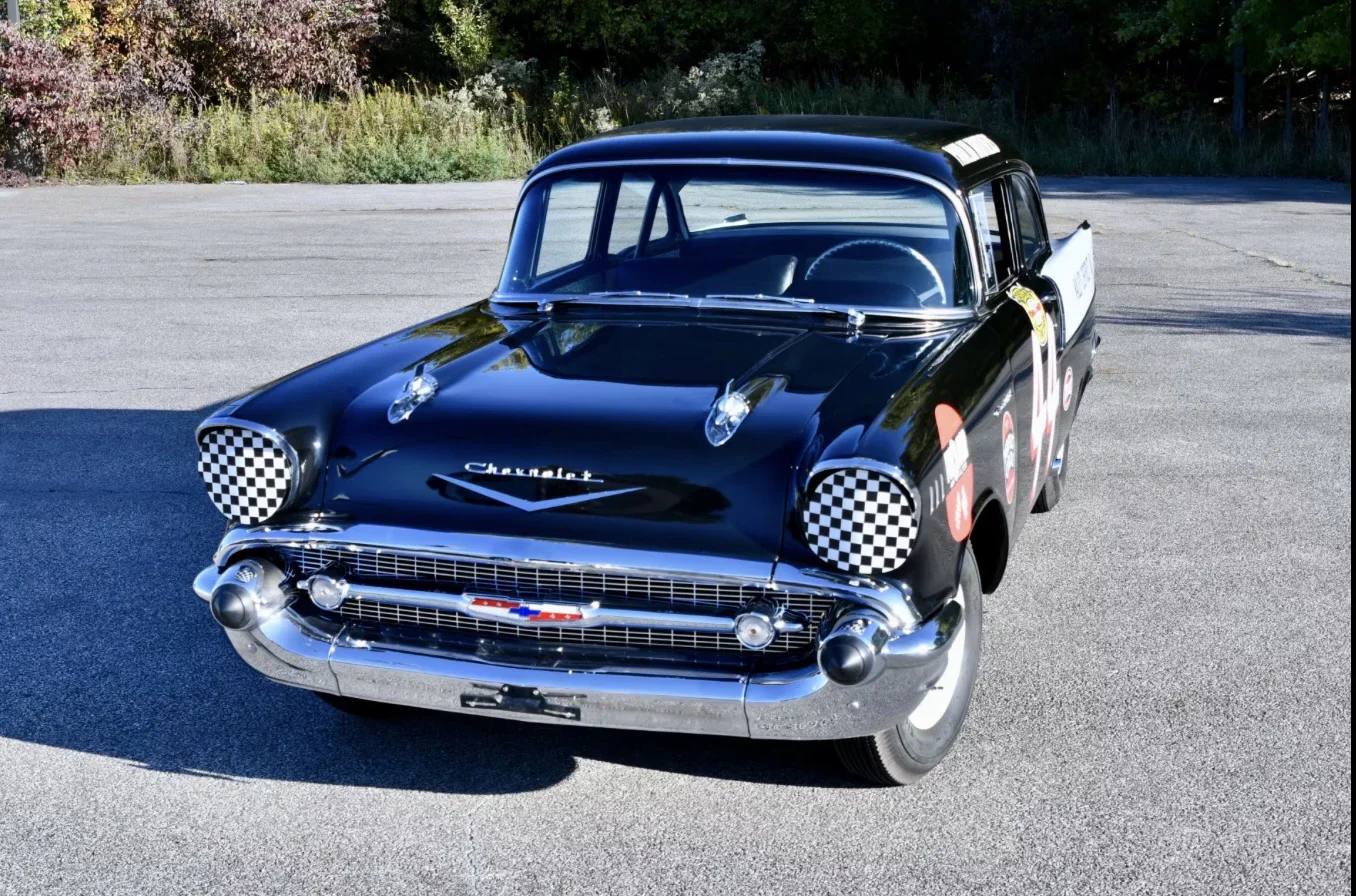 Chevrolet-150-1957-Custom-2
