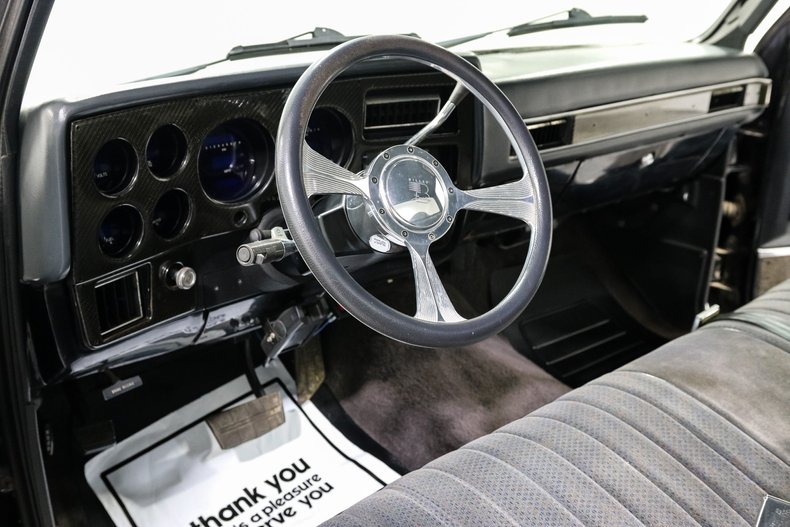 Chevrolet-1500-1984-Black-Gray-10
