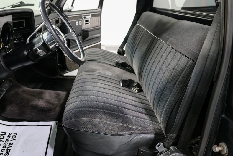 Chevrolet-1500-1984-Black-Gray-11