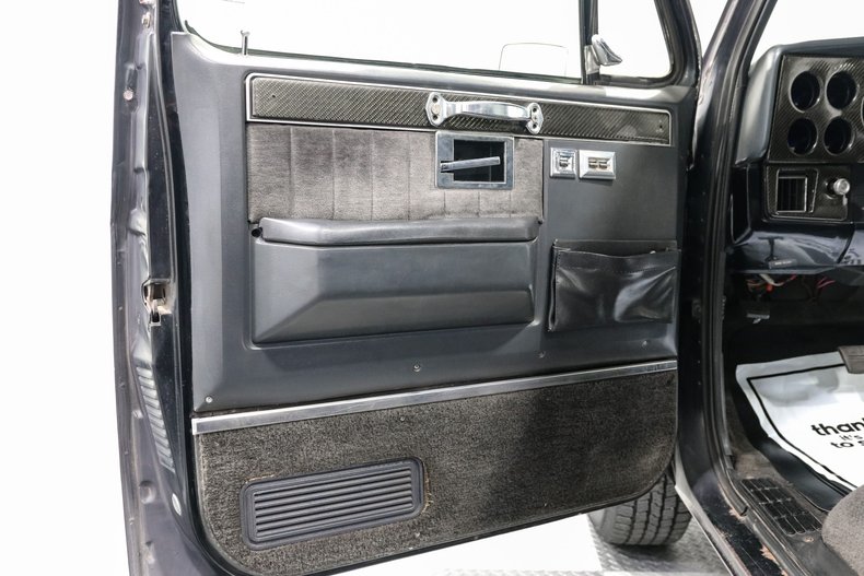 Chevrolet-1500-1984-Black-Gray-9