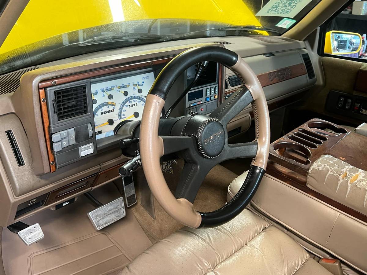 Chevrolet-1500-1994-yellow-2