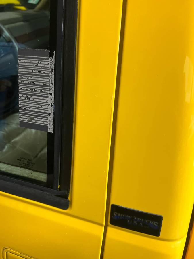 Chevrolet-1500-1994-yellow-3