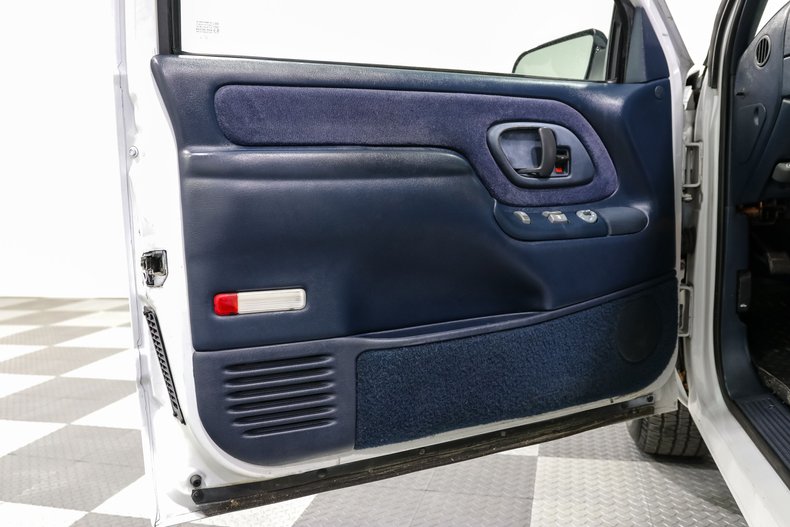 Chevrolet-1500-1995-White-Blue-11