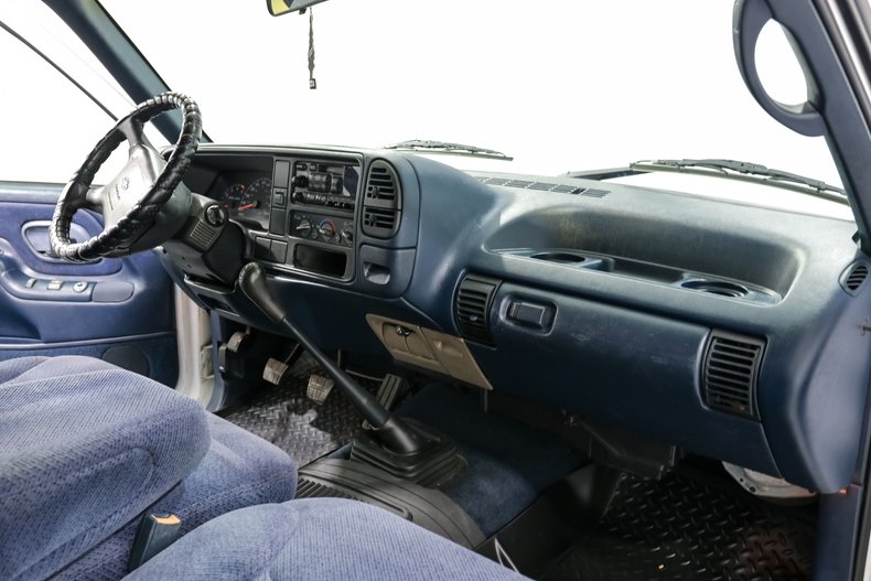 Chevrolet-1500-1995-White-Blue-15
