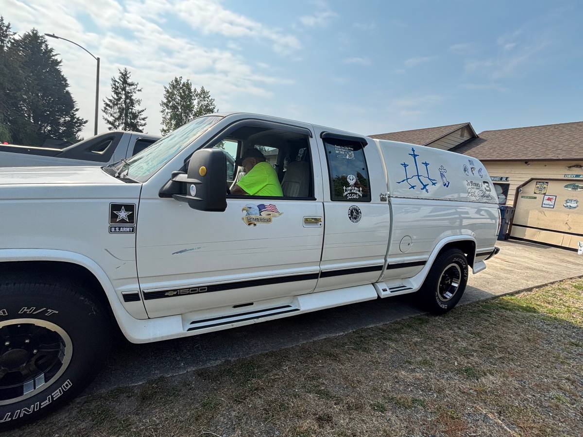Chevrolet-1500-extended-cab-1994-white-1