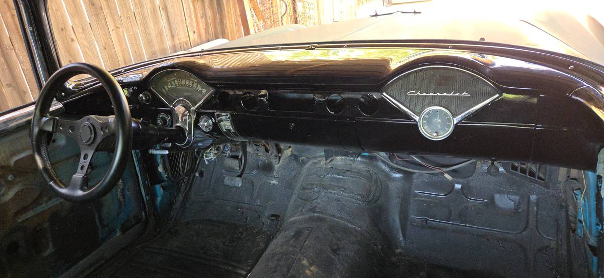 Chevrolet-1956-grey-17