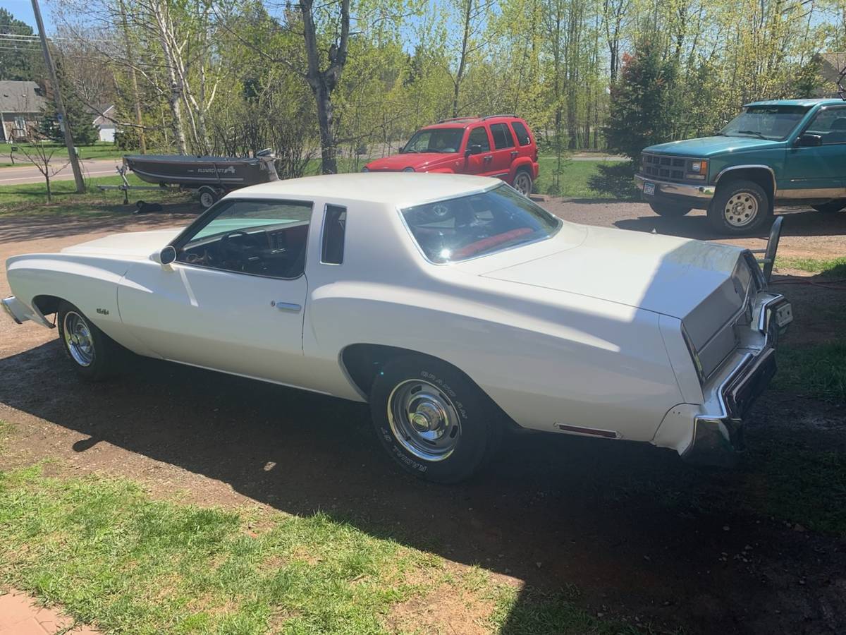 Chevrolet-1974-white-3