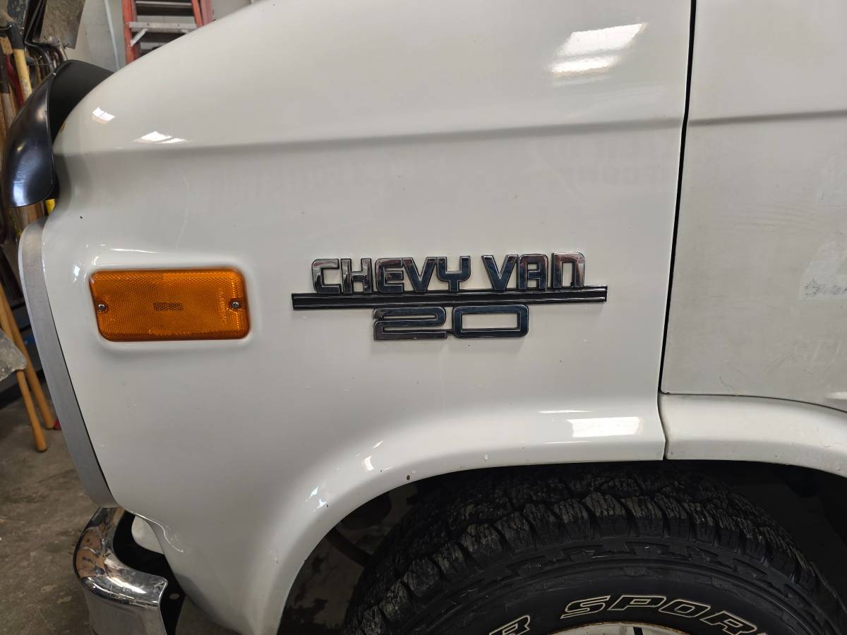 Chevrolet-20-cargo-van-1991-white-1