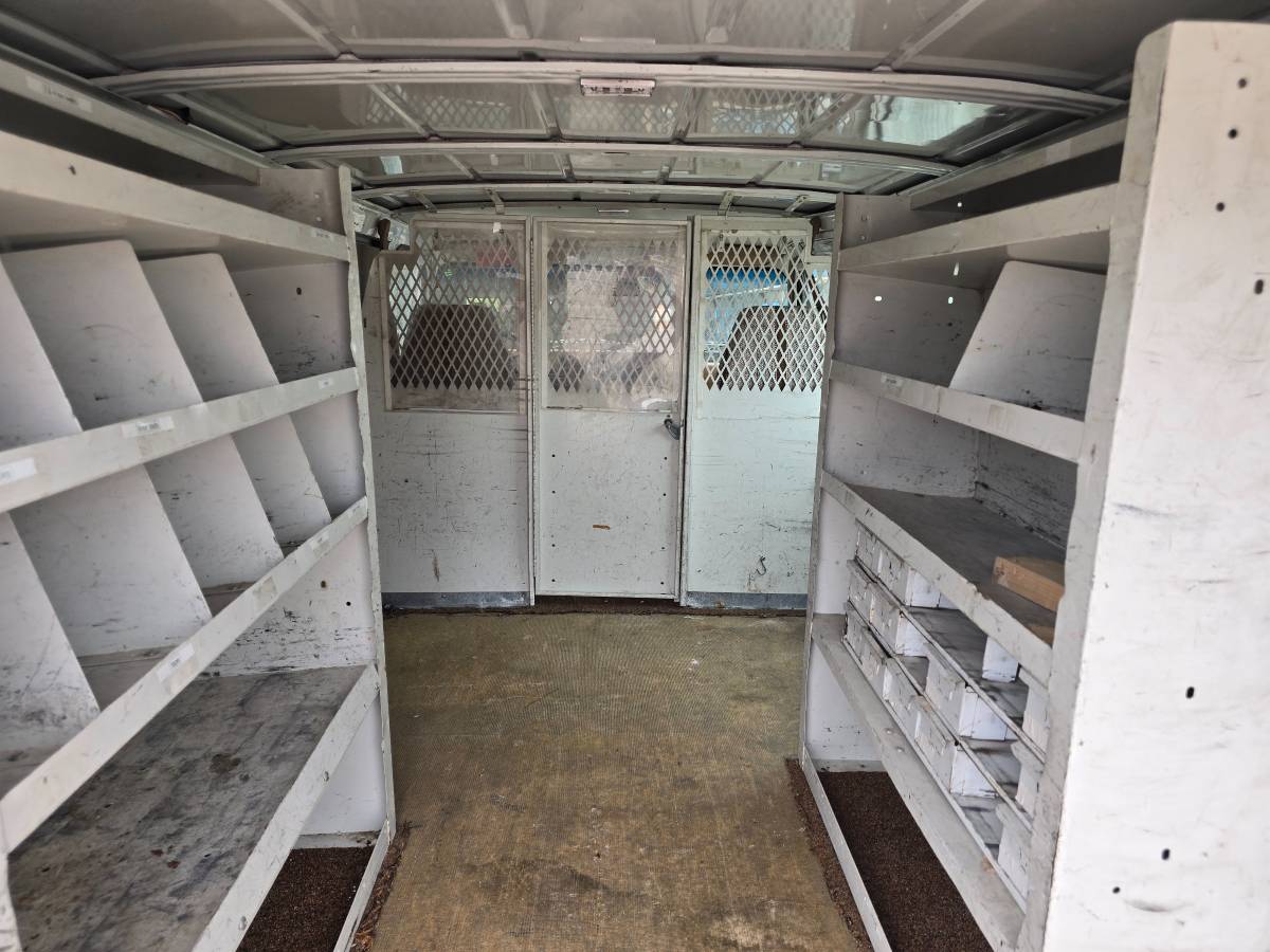 Chevrolet-20-cargo-van-1991-white-10