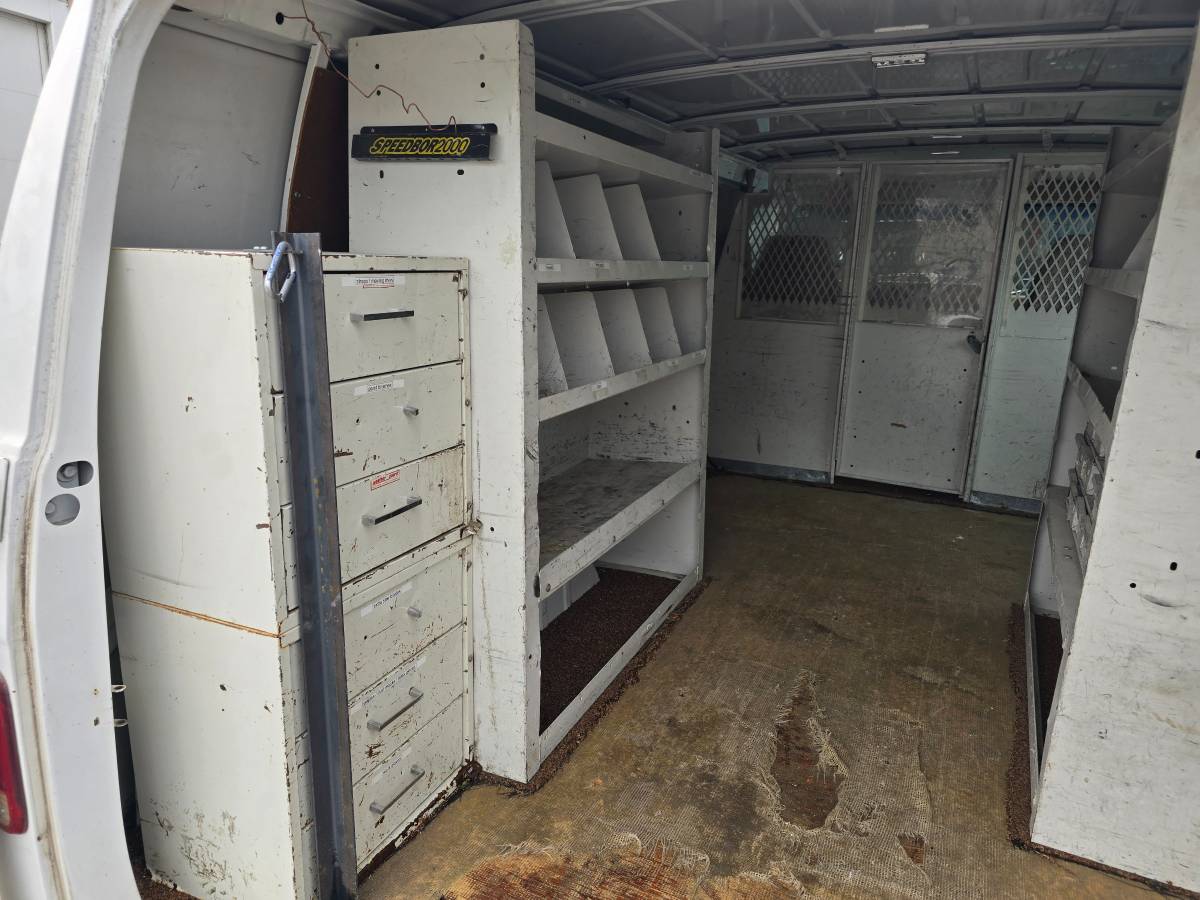 Chevrolet-20-cargo-van-1991-white-11