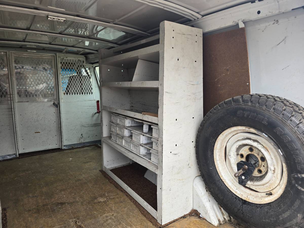 Chevrolet-20-cargo-van-1991-white-12