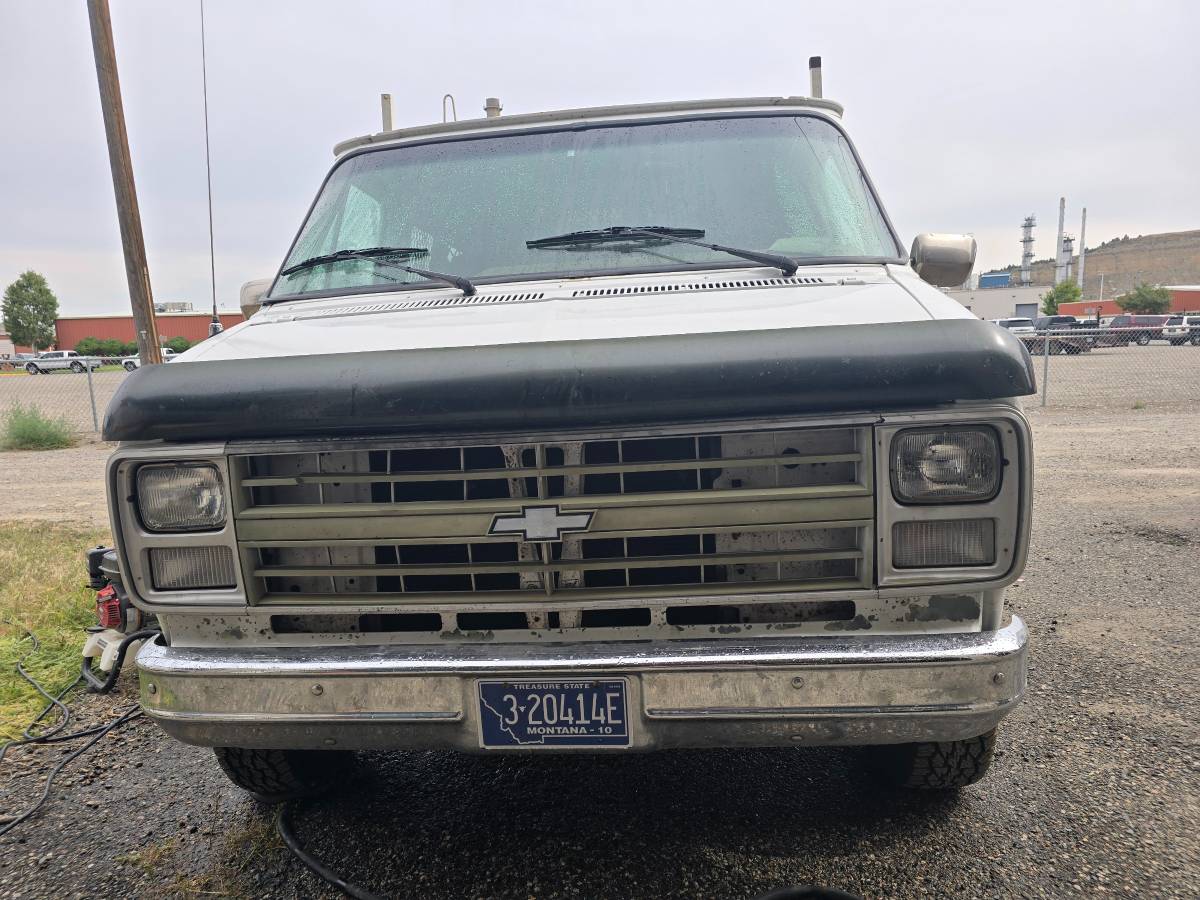 Chevrolet-20-cargo-van-1991-white-16