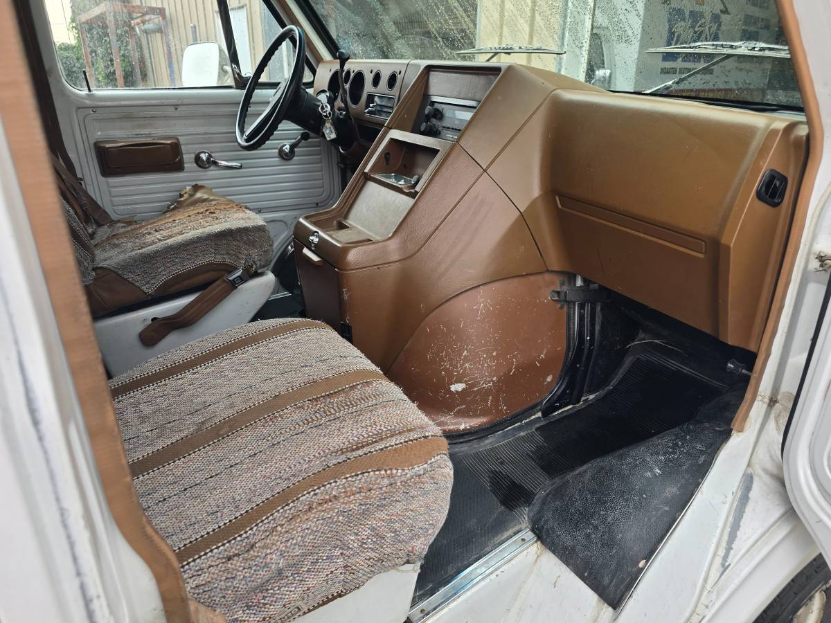 Chevrolet-20-cargo-van-1991-white-19