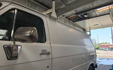 Chevrolet-20-cargo-van-1991-white-22