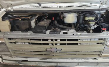Chevrolet-20-cargo-van-1991-white-23