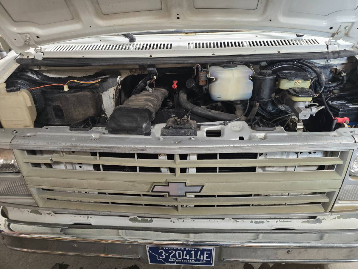 Chevrolet-20-cargo-van-1991-white-23