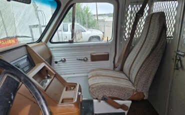 Chevrolet-20-cargo-van-1991-white-3