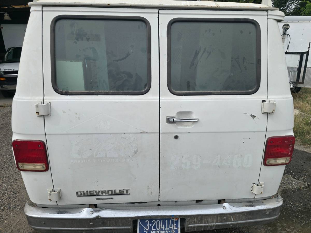 Chevrolet-20-cargo-van-1991-white-8