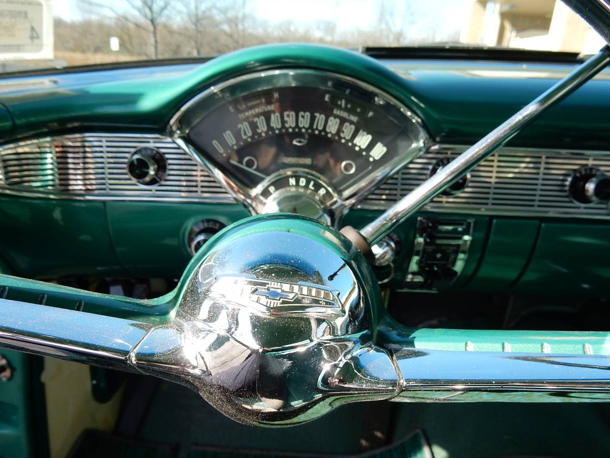 Chevrolet-210-1956-green-10