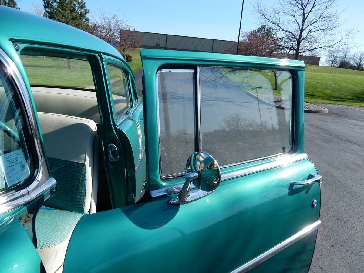 Chevrolet-210-1956-green-13