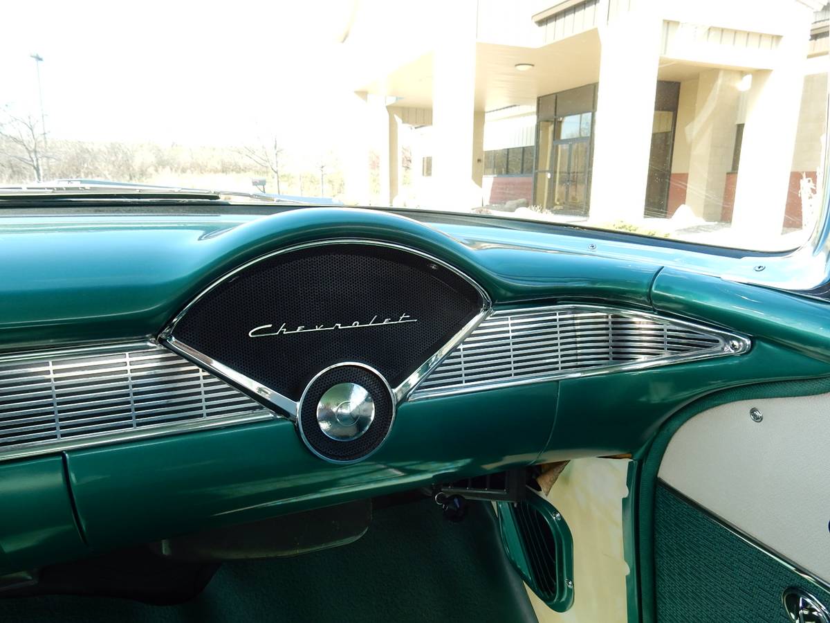 Chevrolet-210-1956-green-20