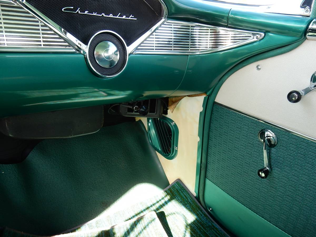 Chevrolet-210-1956-green-21