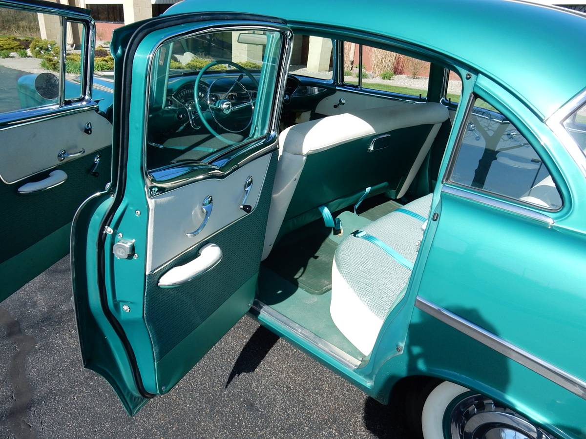 Chevrolet-210-1956-green-5