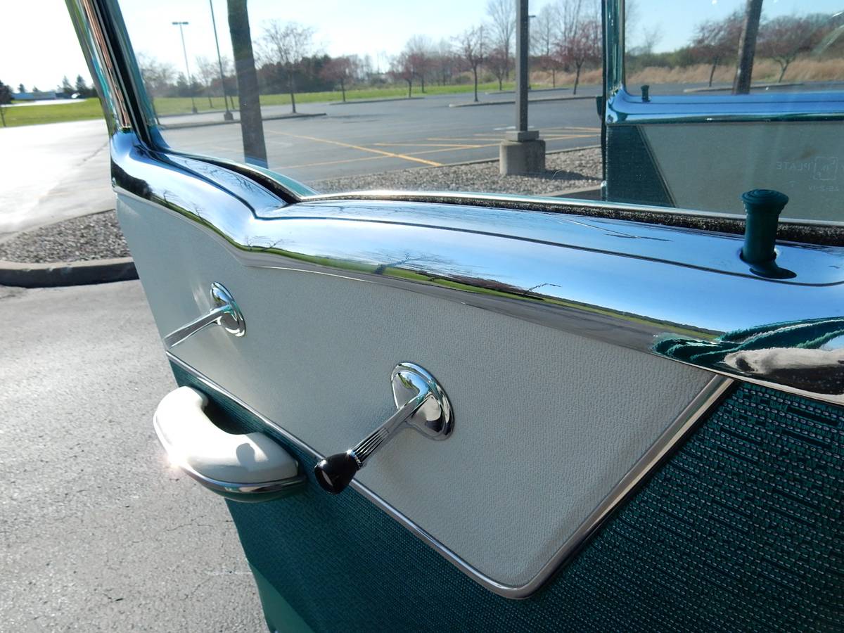 Chevrolet-210-1956-green-8