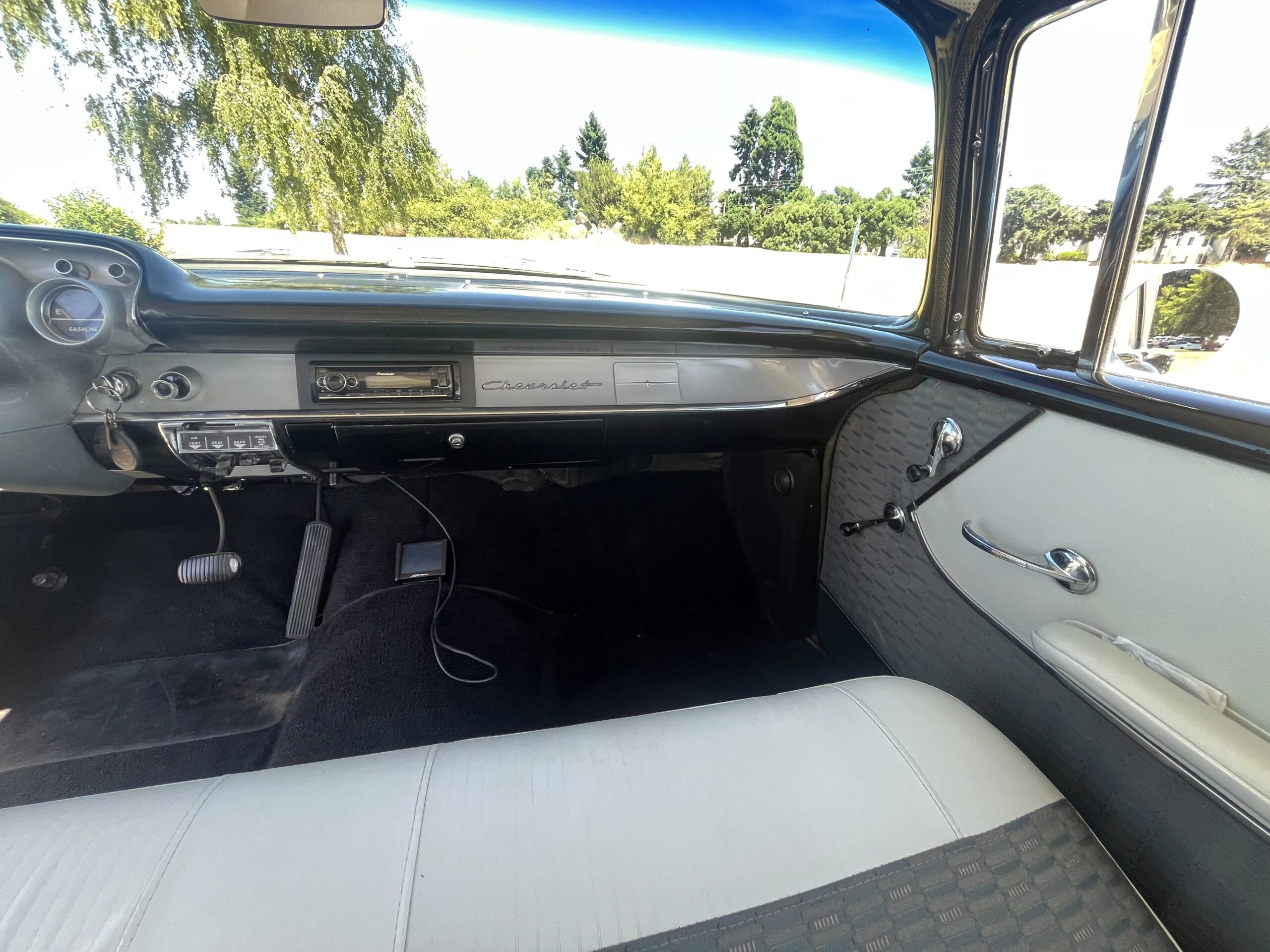 Chevrolet-210-1957-Black-White-6